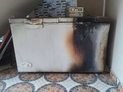 used double door working condition (Cosmetic fire Damage)