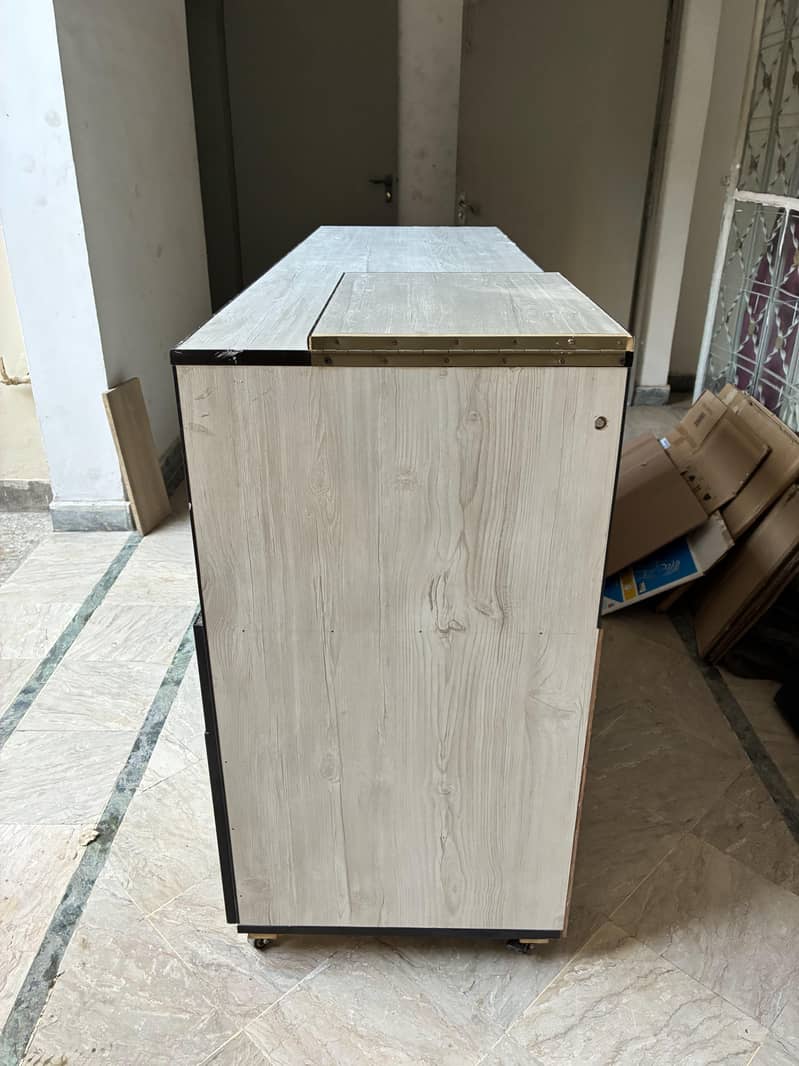 shop counter 1