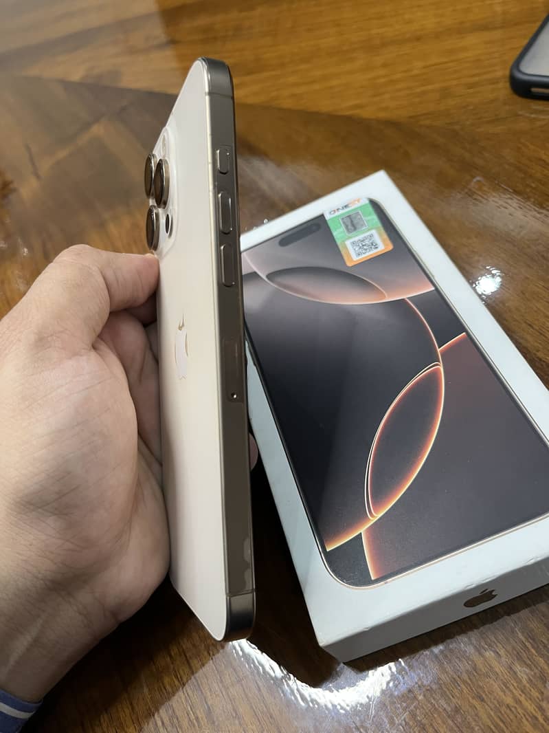 Apple iPhone 16 Pro Max 1