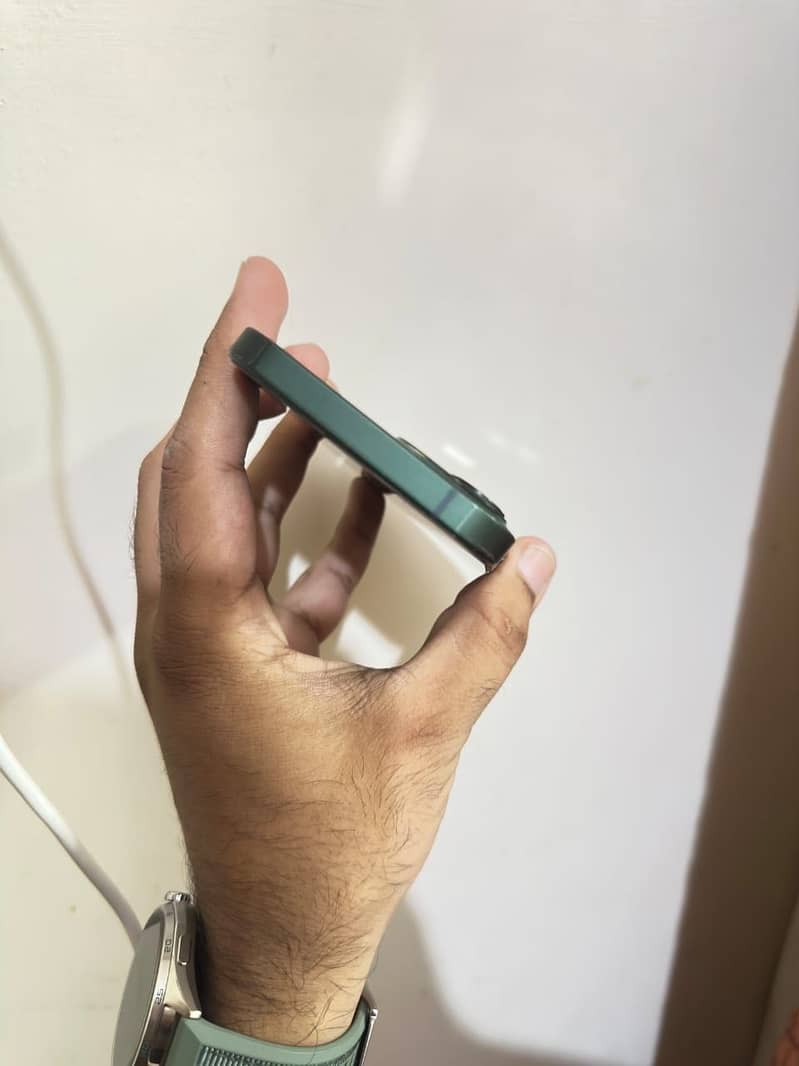 Apple iPhone 13 1