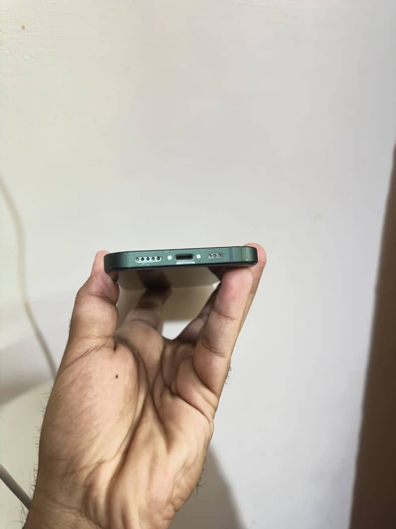 Apple iPhone 13 2