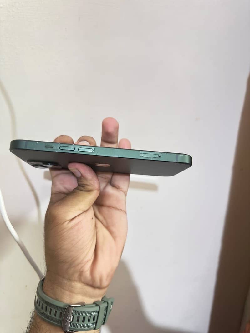 Apple iPhone 13 4