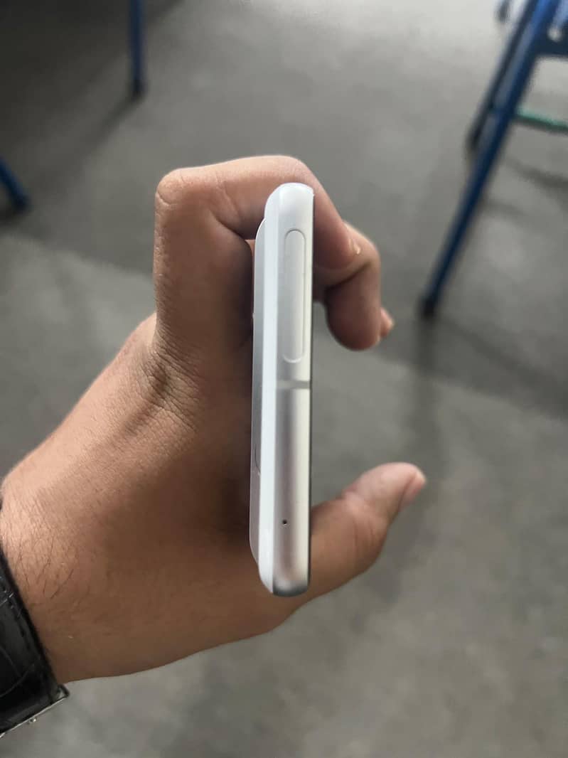 Google Pixel 7 4