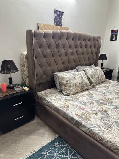 King Bed Set with 2 Side Tables - Velvet Poshish - Used