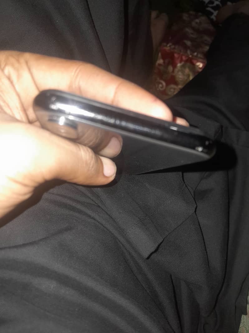Apple iPhone XS 5