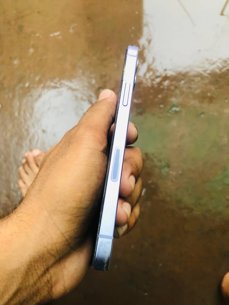 Apple iPhone 12 5