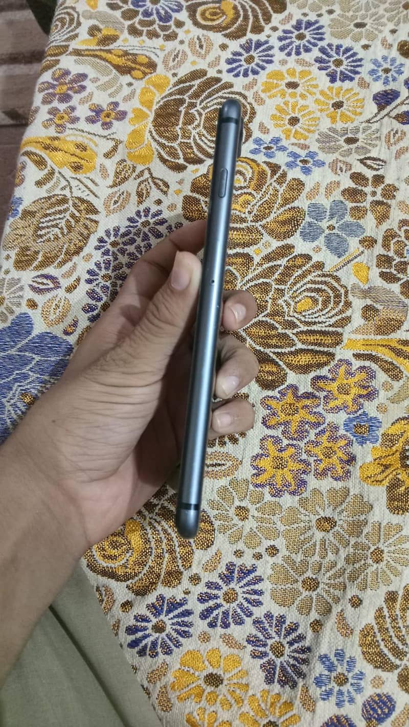 Apple iPhone 8 Plus 2