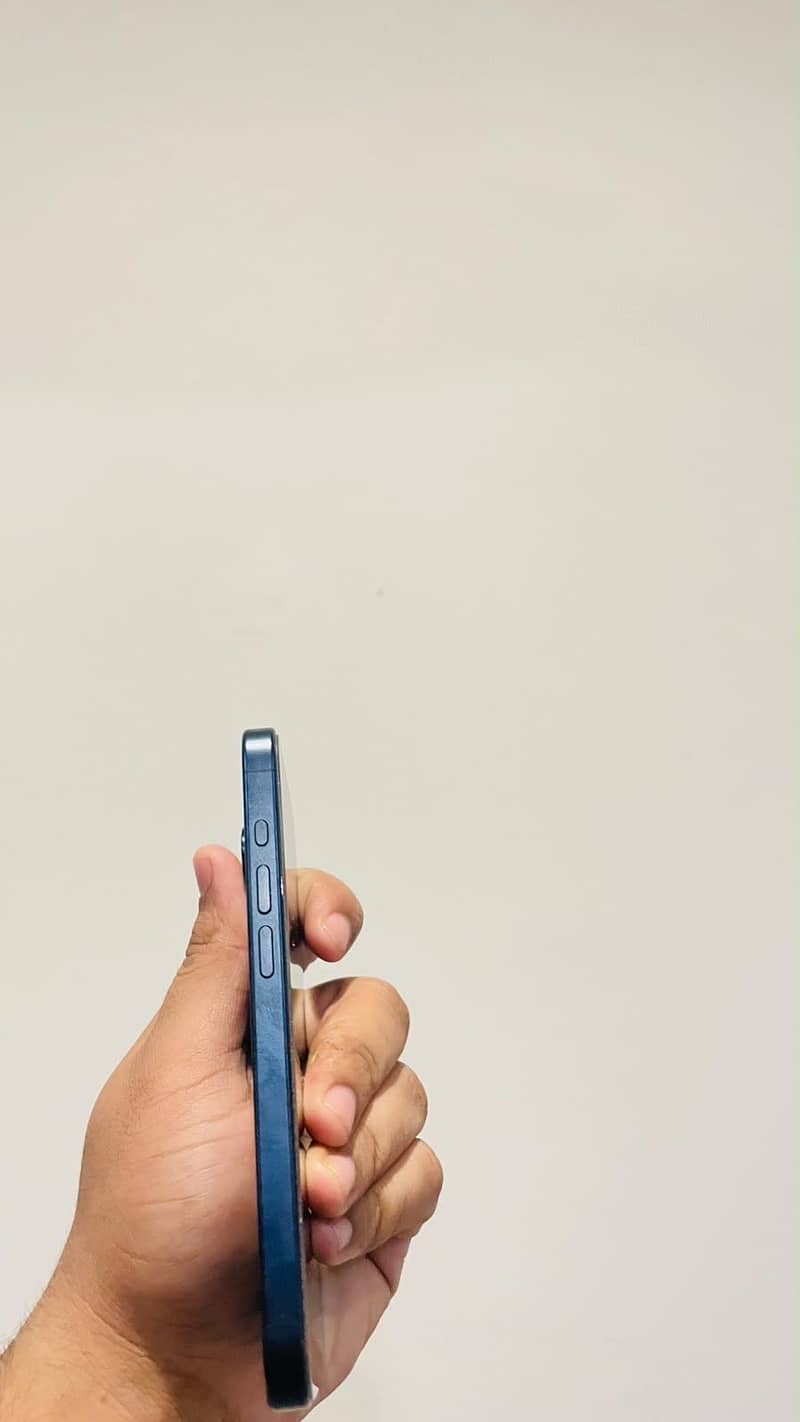 Apple iPhone 15 Pro 2