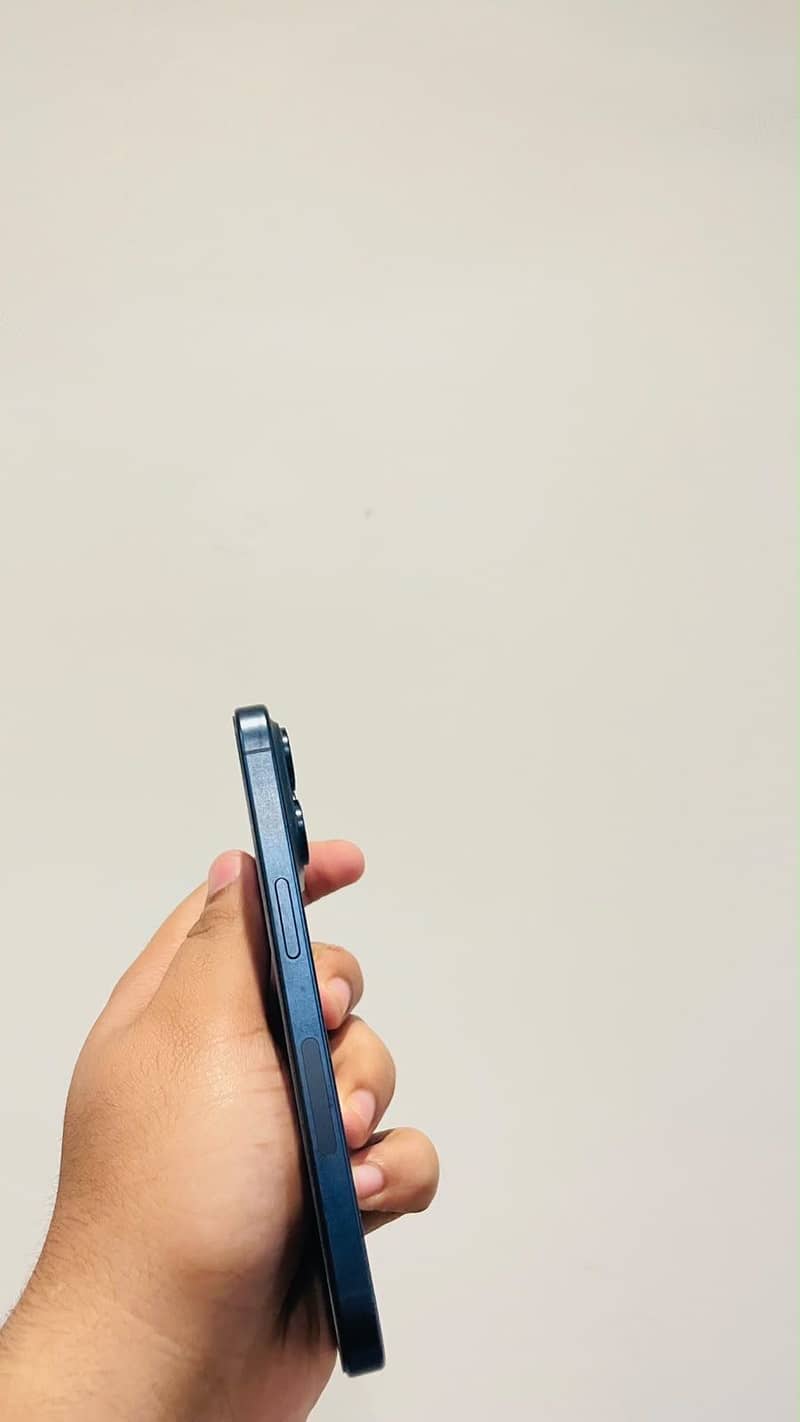 Apple iPhone 15 Pro 3