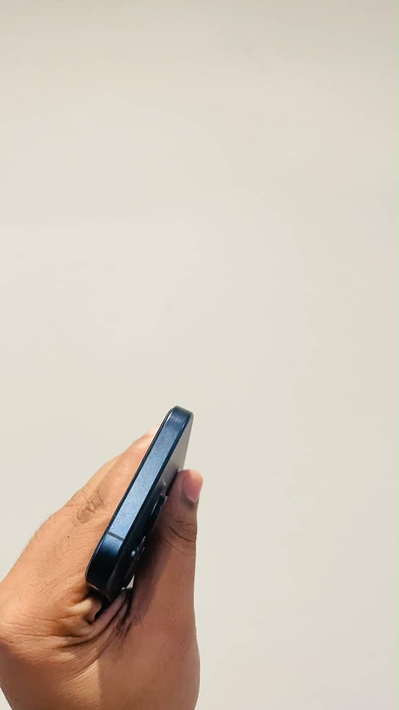 Apple iPhone 15 Pro 4
