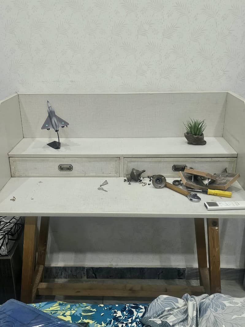study table 0