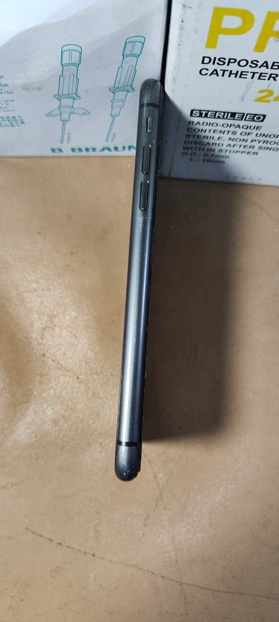 Apple iPhone 11 4