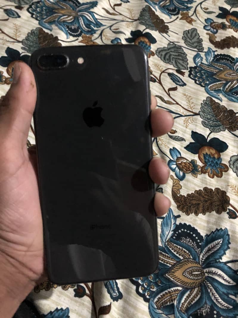 Apple iPhone 8 Plus 1