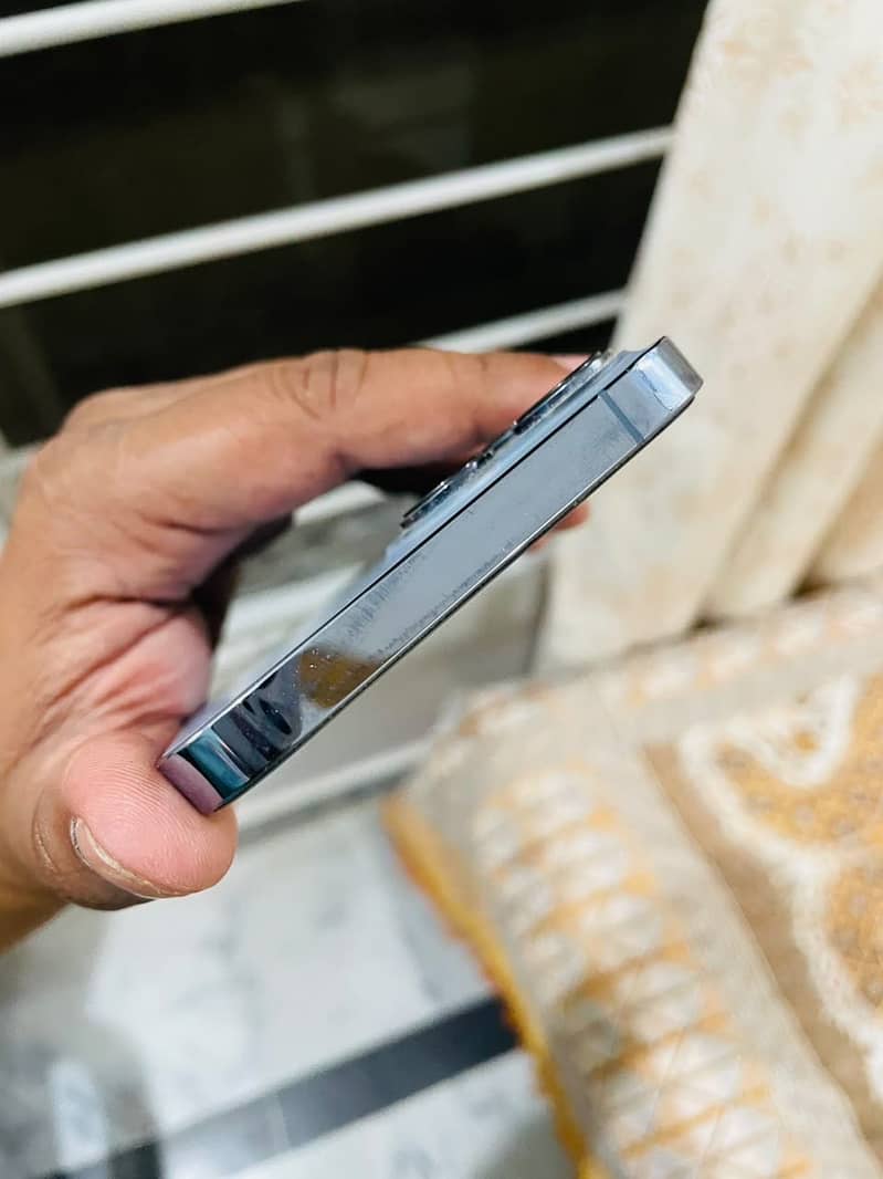 Apple iPhone 13 Pro Max 4