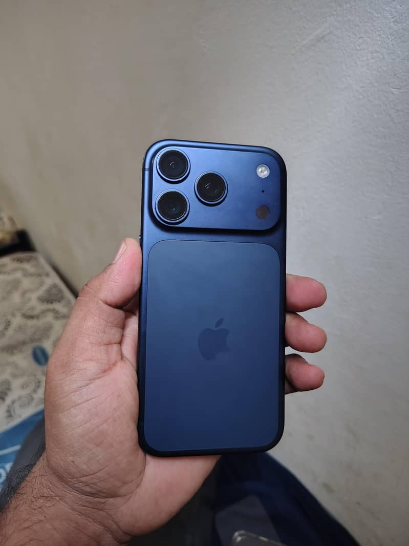 Apple iPhone 17 Pro 0