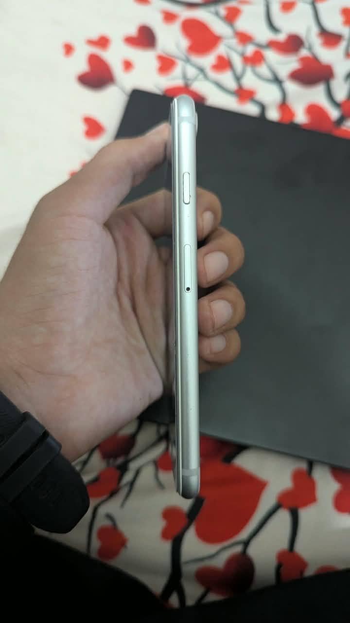 Apple iPhone 7 Simple 10/10 Condition 1