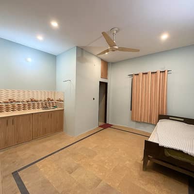 Studio Flat for Rent in Muslim Town – Ideal Location