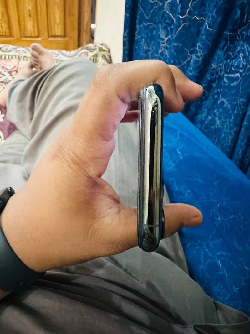 Apple iPhone 11 Pro 2