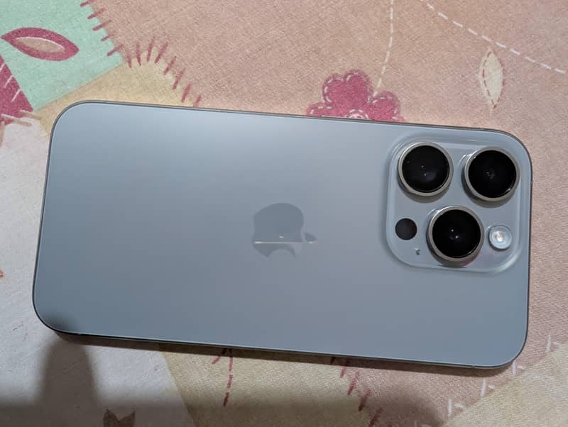 Apple iPhone 15 Pro 3