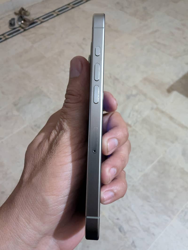 Apple iPhone 15 Pro 4