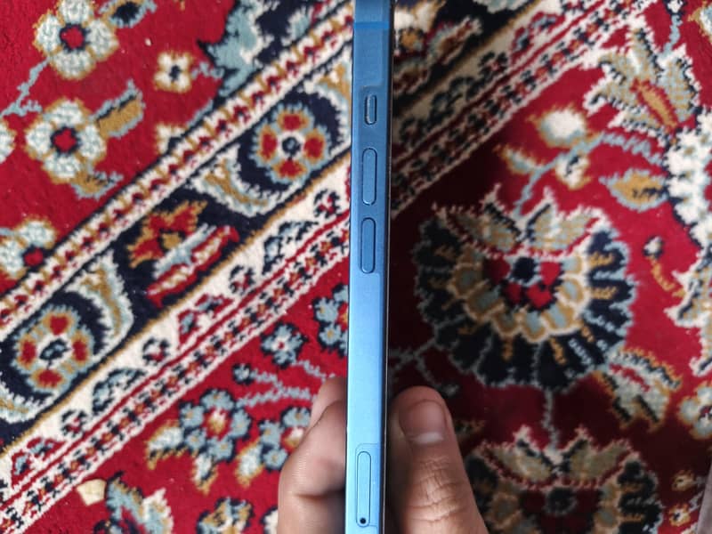 Apple iPhone 13 2