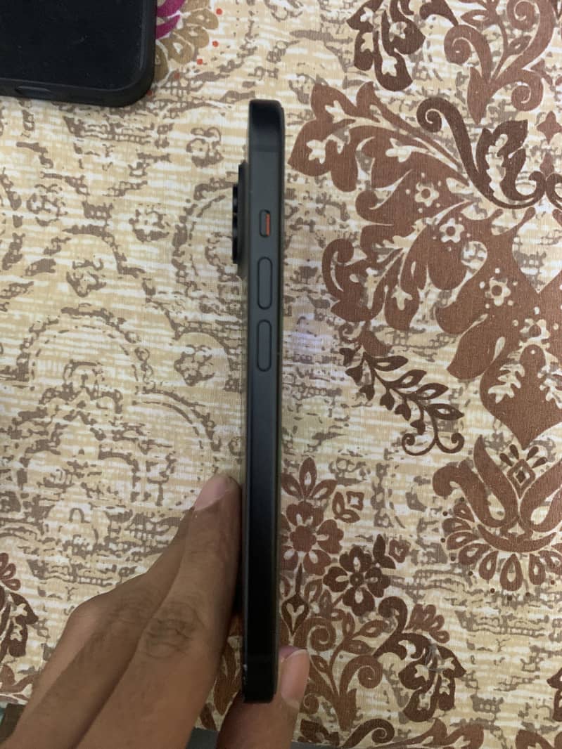 Apple iPhone 15 3