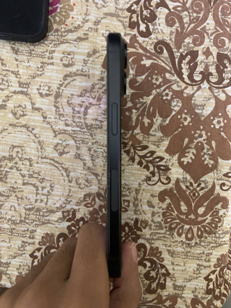 Apple iPhone 15 4