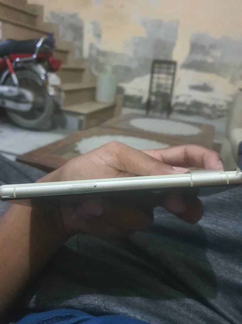 Google Pixel 7 4