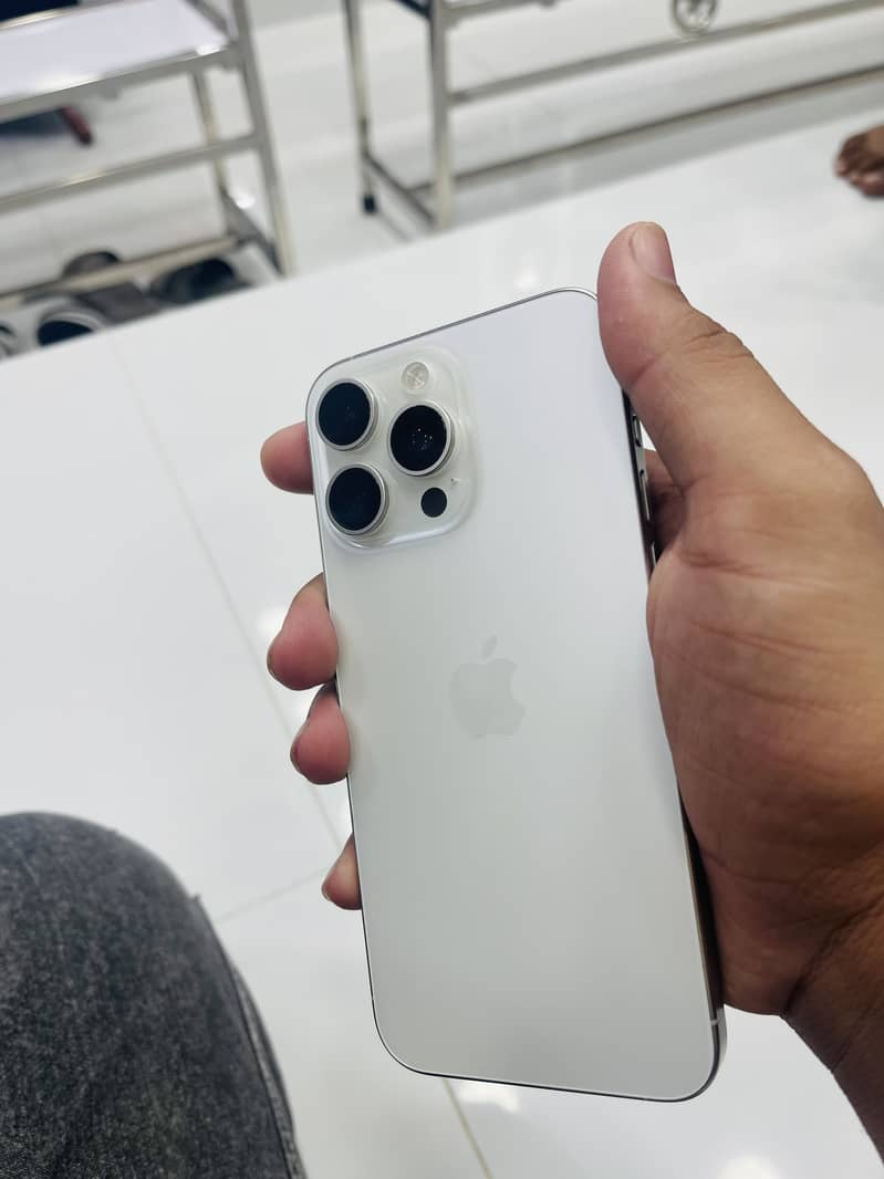 Apple iPhone 15 Pro Max 0