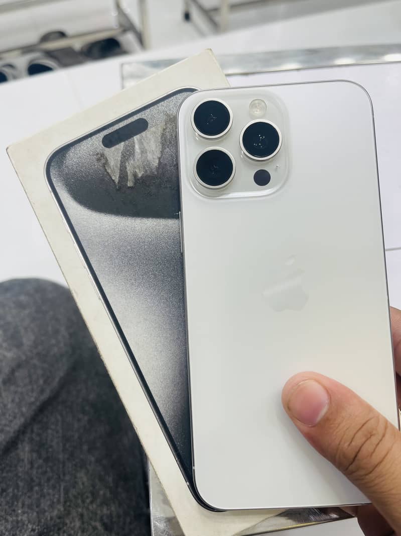 Apple iPhone 15 Pro Max 3