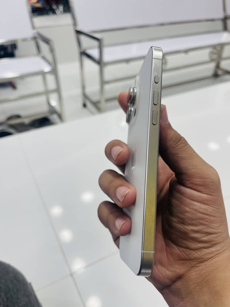 Apple iPhone 15 Pro Max 7