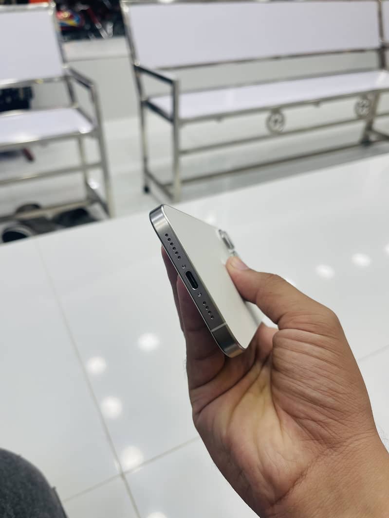 Apple iPhone 15 Pro Max 8
