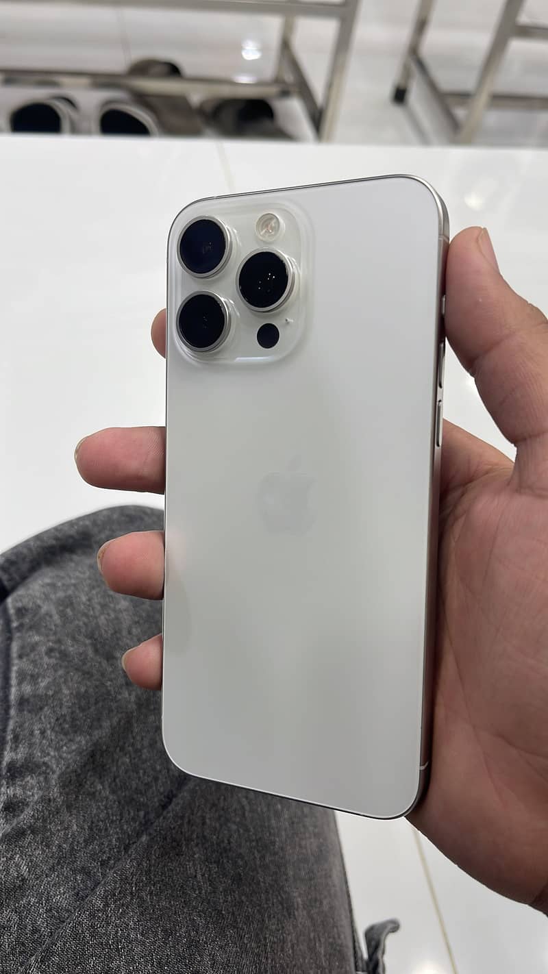Apple iPhone 15 Pro Max 12