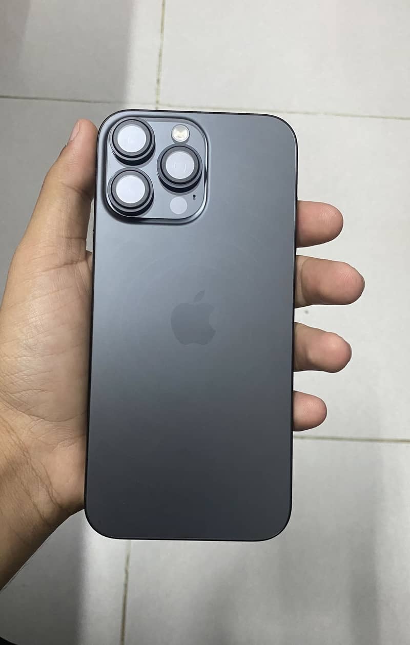 Apple iPhone 16 Pro Max 2