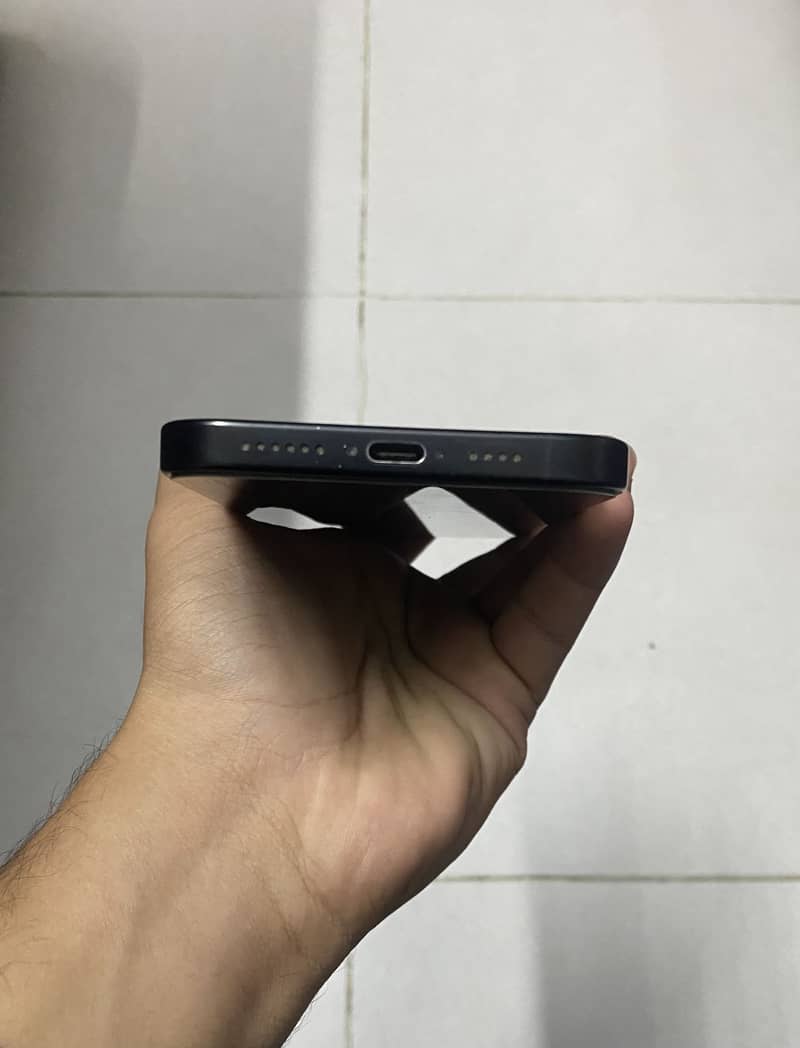 Apple iPhone 16 Pro Max 3