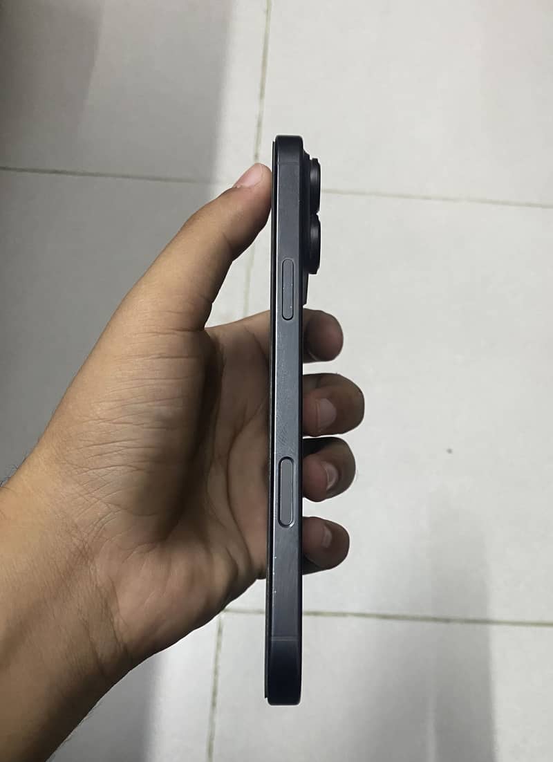 Apple iPhone 16 Pro Max 5