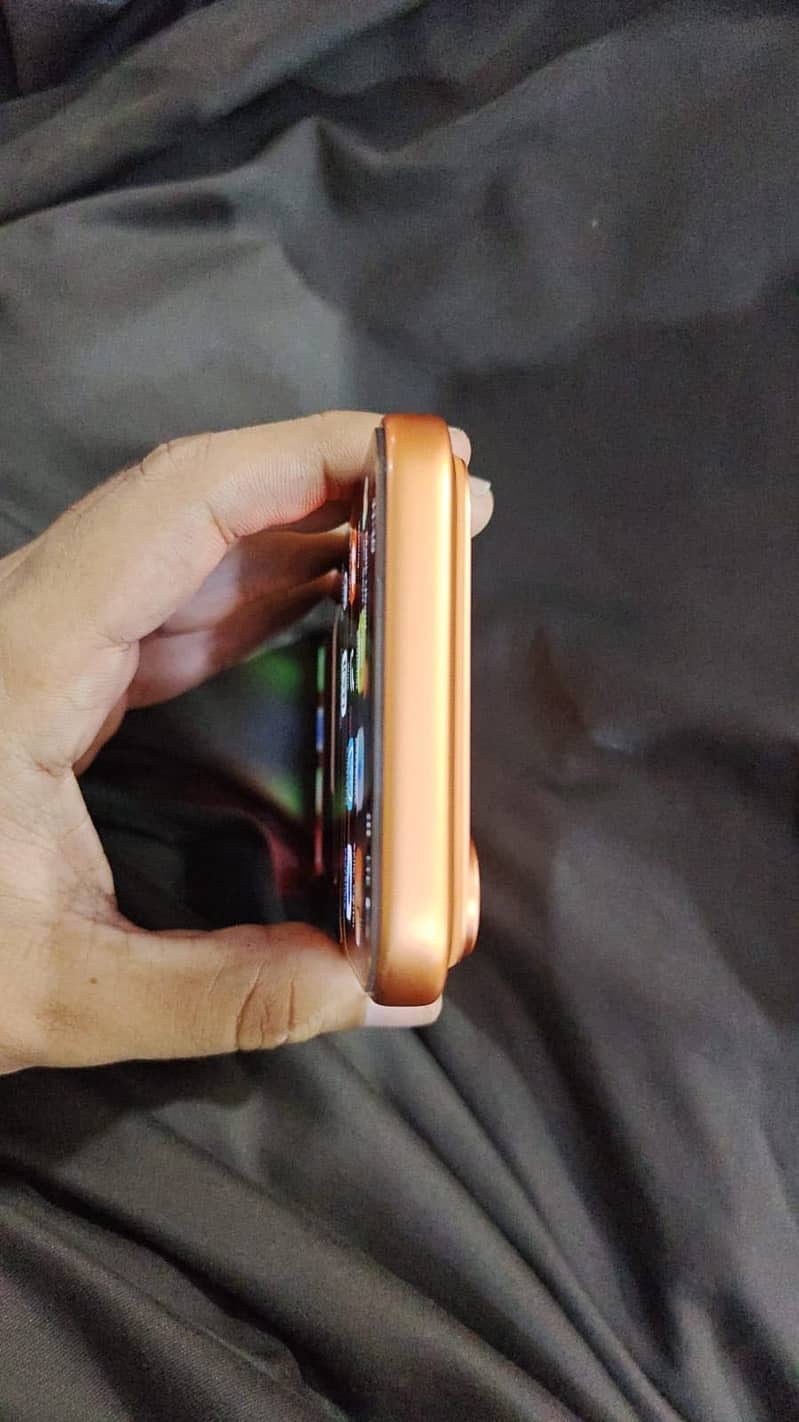 Apple iPhone 17 Pro Max 4
