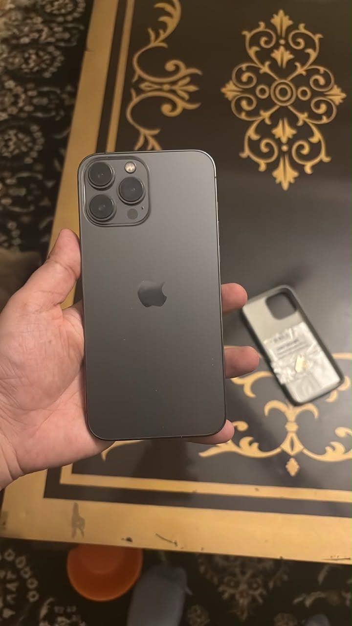 Apple iPhone 13 Pro Max 1