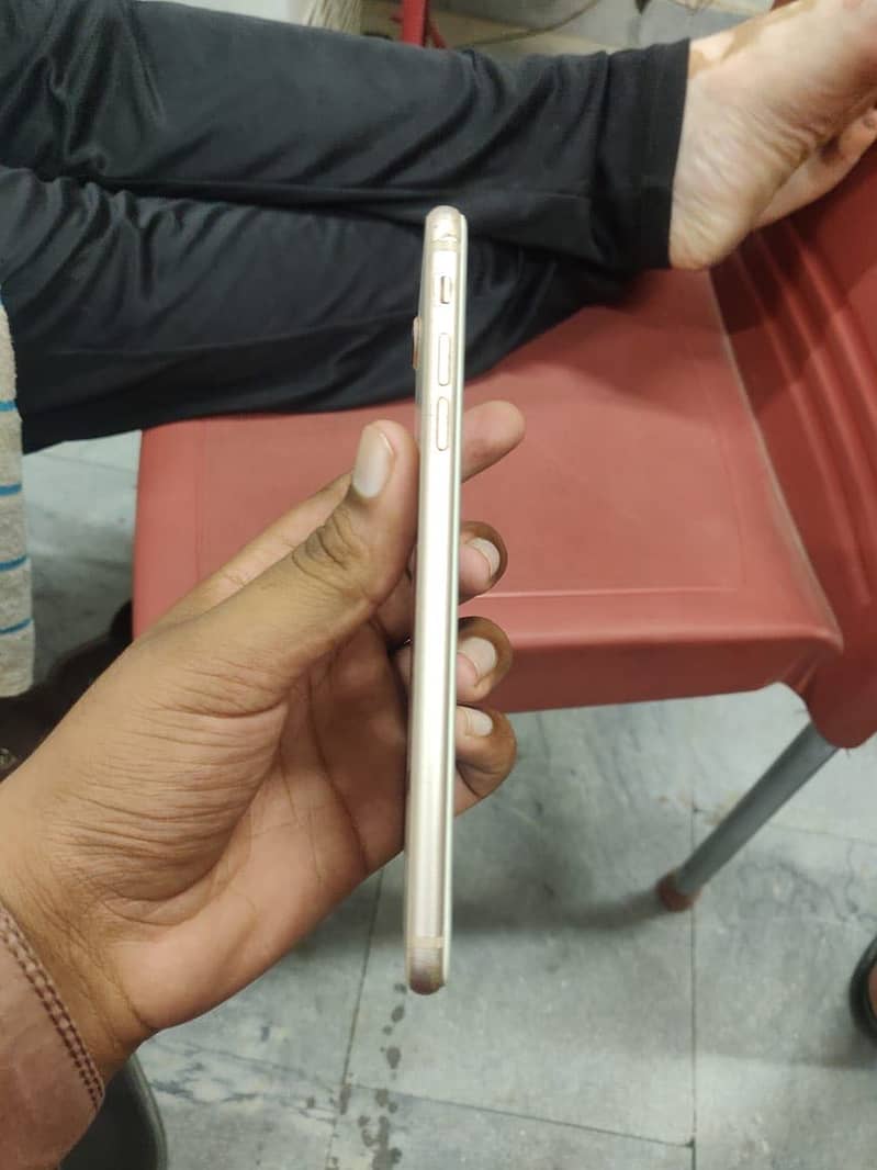 Apple iPhone 8 Plus 3