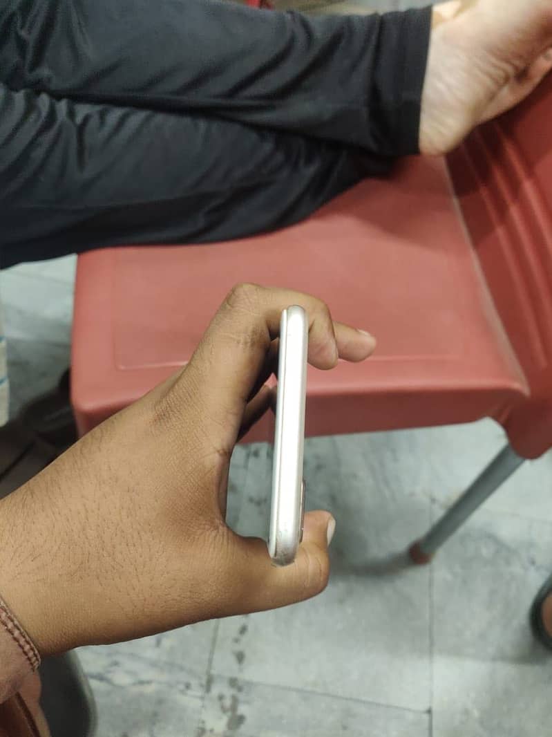 Apple iPhone 8 Plus 5