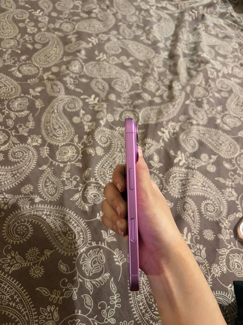Apple iPhone 16 3