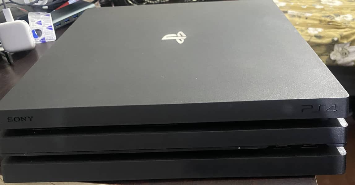 Ps4 pro 1 tb 4