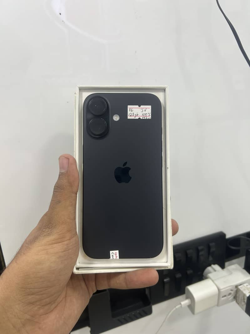 Apple iPhone 16 0