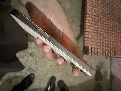 Apple iPhone 16 Pro