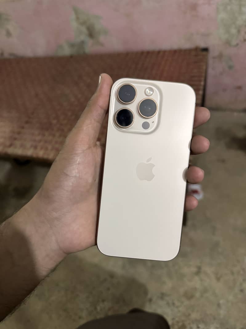 Apple iPhone 16 Pro 1