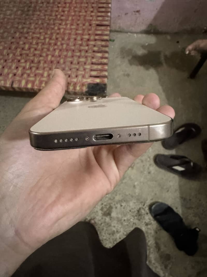 Apple iPhone 16 Pro 2