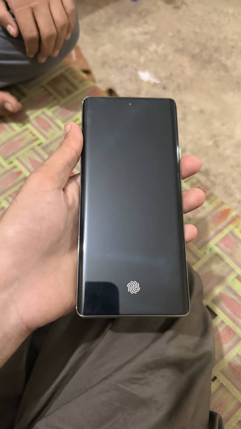 Infinix Note 40 Pro 4