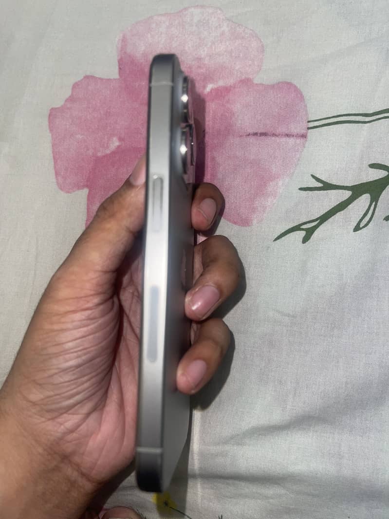 Apple iPhone 15 Pro 1