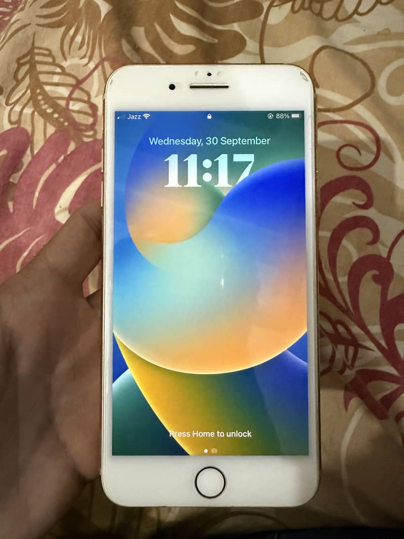 Apple iPhone 8 Plus 1