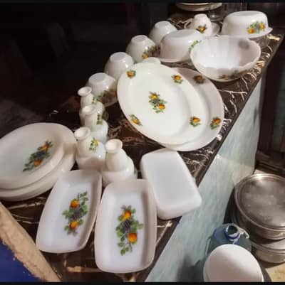 74 peice brand new dinner set